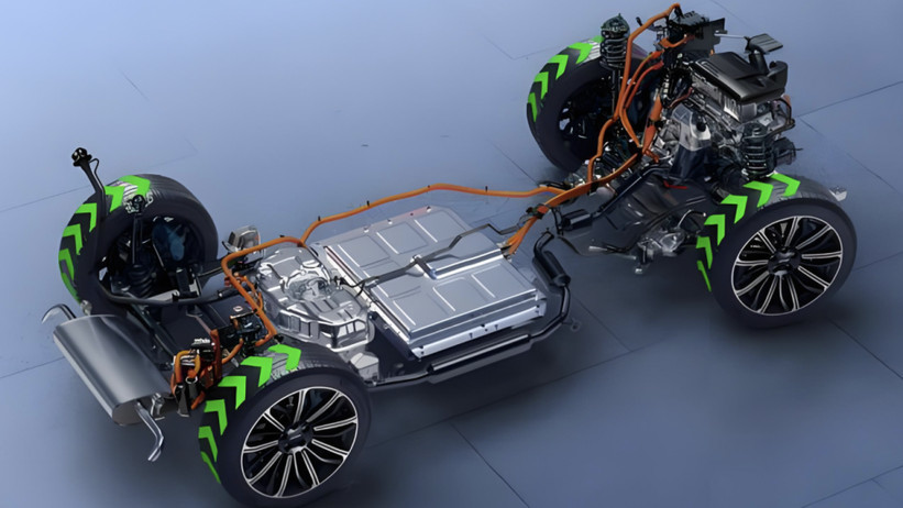 2025年新能源车市格局生变：插混增速放缓纯电加速反超