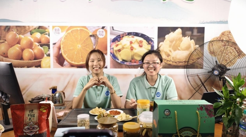 华东交通大学学子直播助农，让遂川特产从云端走向全国