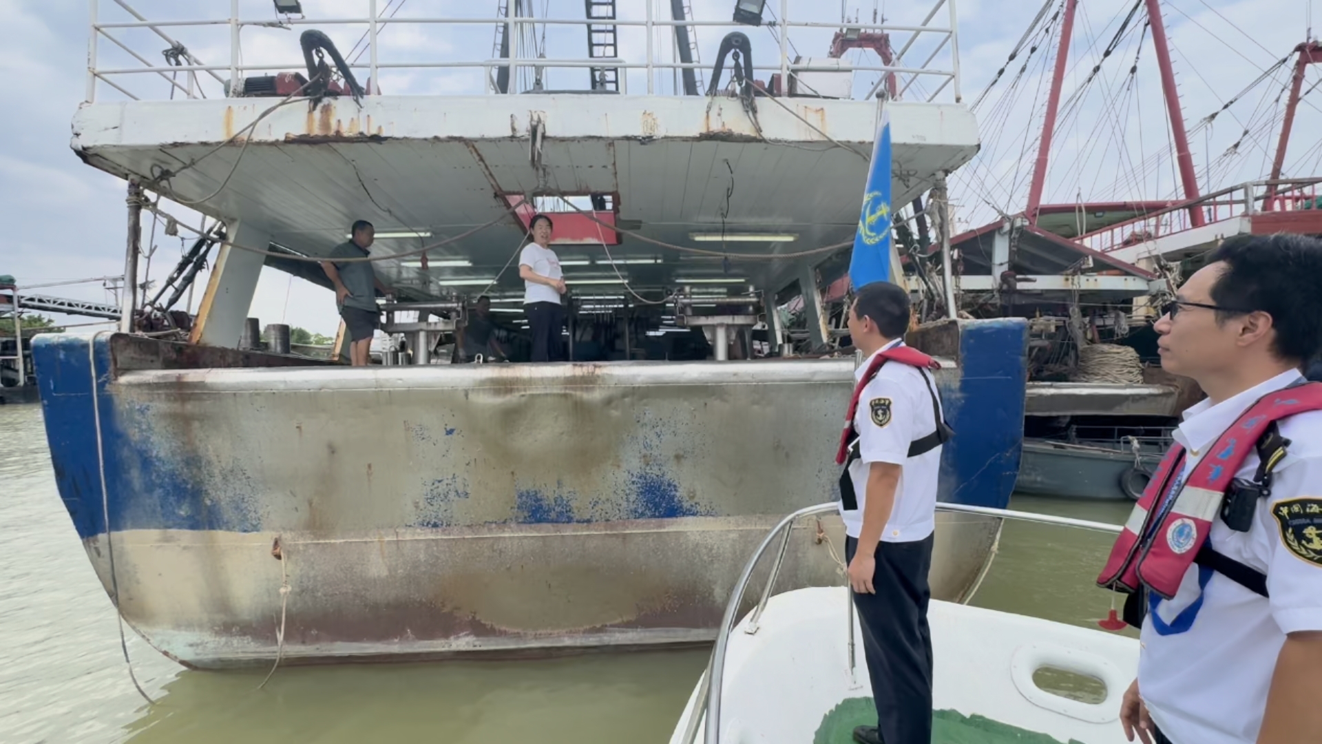 珠海辖区112艘商船进入避风状态 海事2架救助直升机在岗备勤