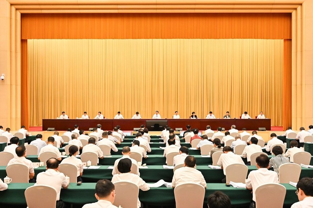 ▲7月24日下午,市委召开区县委书记和部门一把手例会。记者 苏思 摄