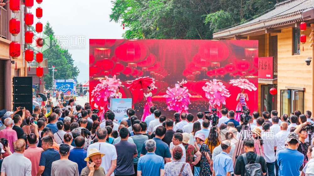 2025年7月19日在江西省井冈山景区凌云街拍摄的画面。