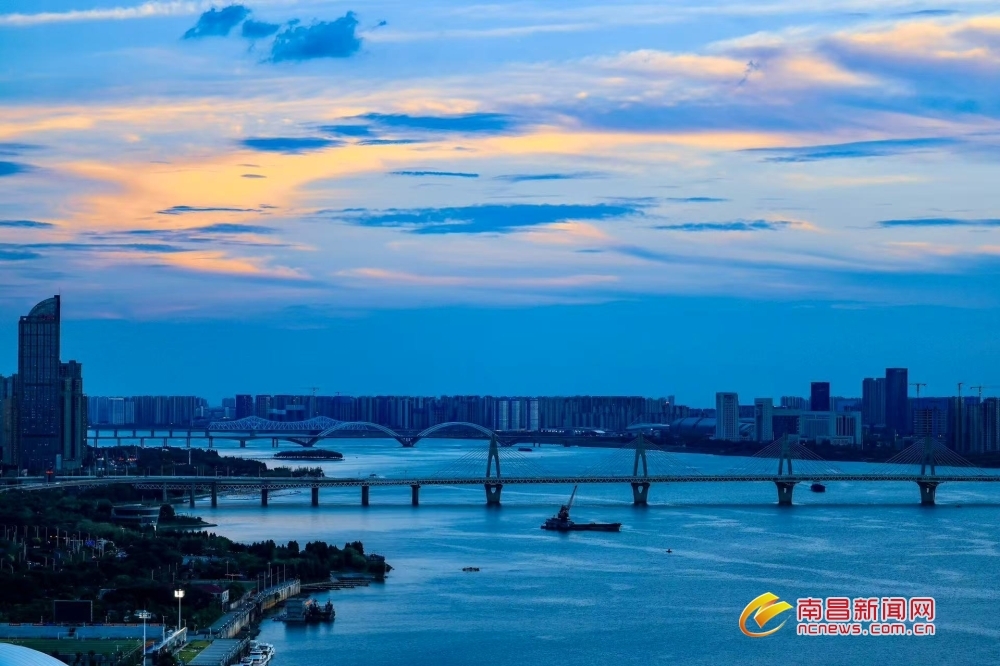 蓝调时刻！解锁南昌“氛围感大片”（图）