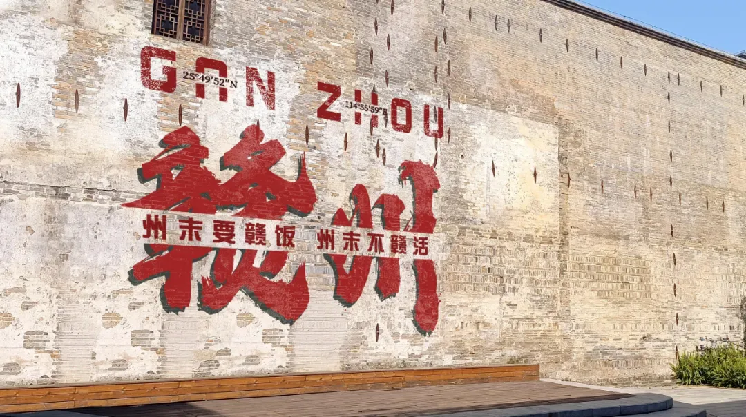 夜生活新地标!赣州阳明路标准钟夜市街开街