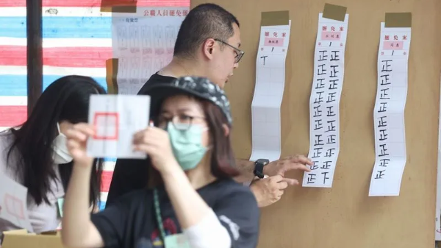 蓝营反罢免大成功，如何回应？