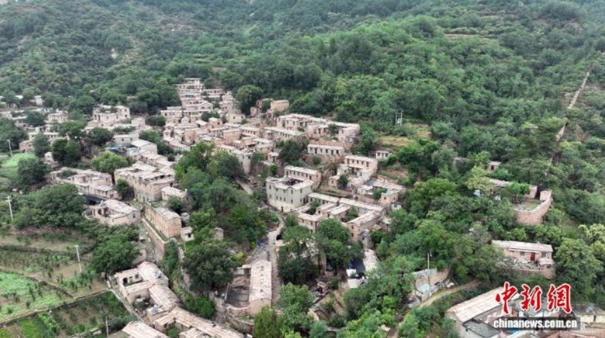7月9日,航拍河北省邢台市信都区英谈村。中新社记者 韩冰 摄