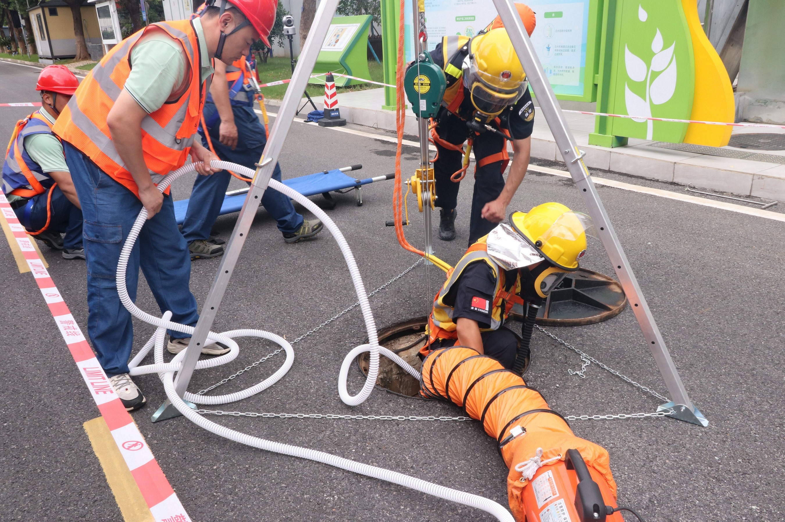 空间有限 安全无限——武汉市应急管理局开展有限空间作业示范教学暨应急演练现场观摩