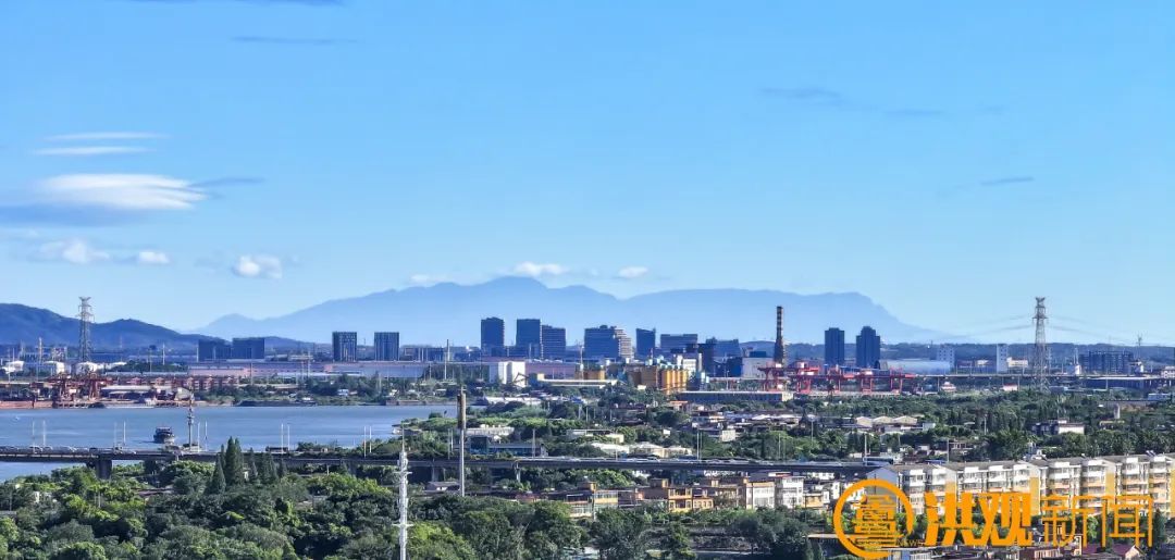 南昌航拍新发现:庐山与赣江英雄大桥同框成景(图)