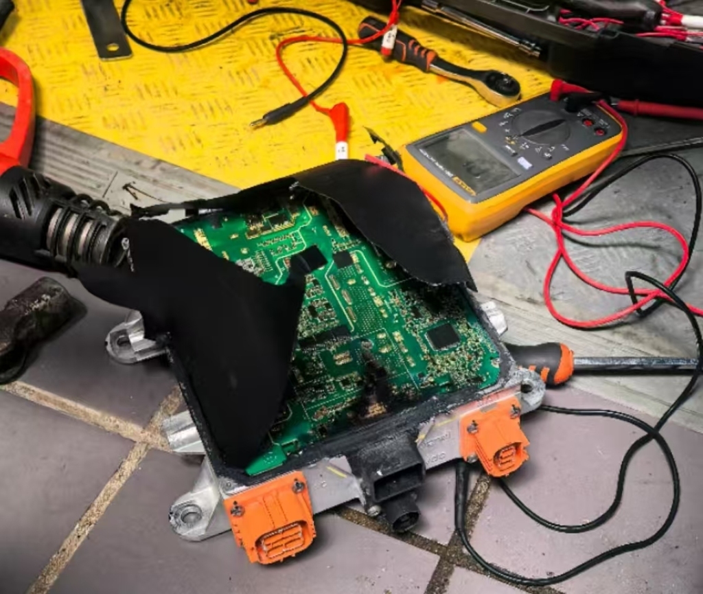 车辆电路板被烧蚀