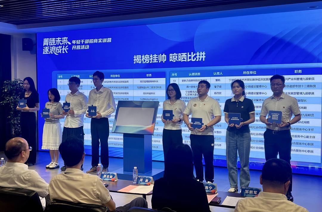 现场学员领取项目 图片均为郑侃轩拍摄