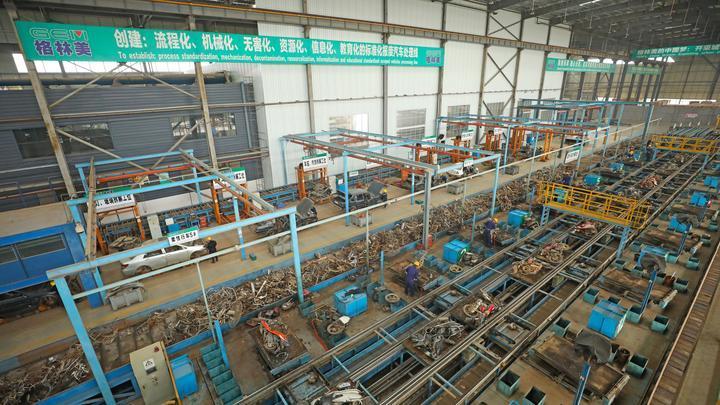 江西格林美资源循环有限公司废旧电视、电脑拆解线。