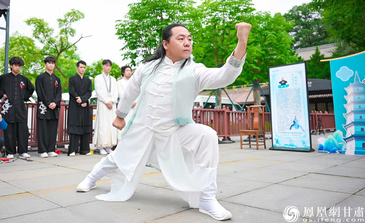 崆峒派武术代表性传承人陈虎将习练融入日常，引领武医融合发展。