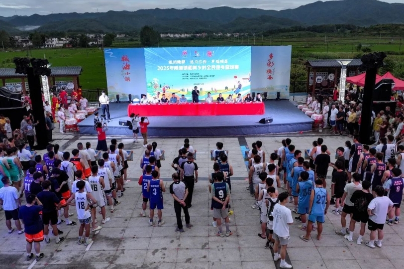 江西瑞昌：村晚球赛双燃 点亮乡村文明底色