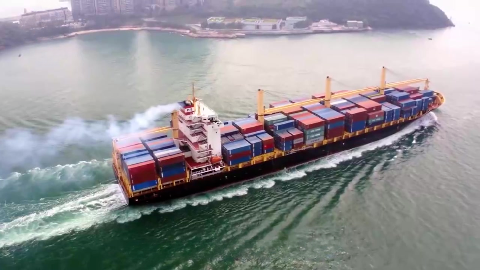 特朗普还未登机访华，一艘巨轮加速开往夏威夷，邻国省长预感不妙