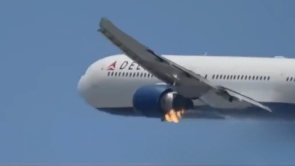 美国又一客机发动机空中着火，画面曝光