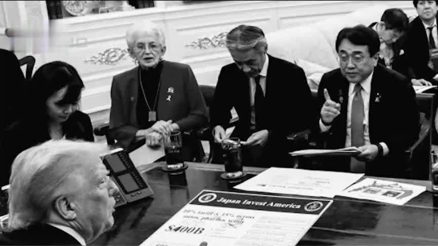 美日谈判现场照曝光，特朗普桌上一展板引关注，美官员：我的主意