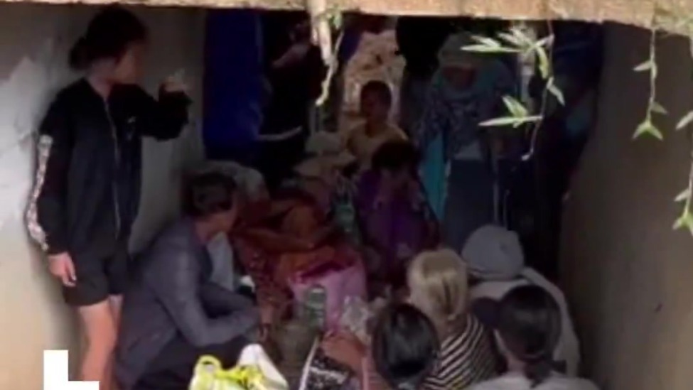 泰柬再爆发边境冲突，泰民众躲进掩体画面曝光