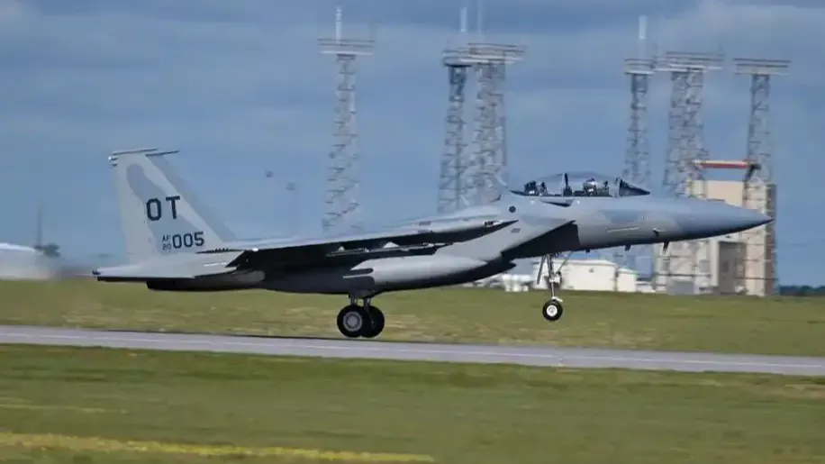 美军F-15EX战机进驻冲绳，B-52H核轰部署关岛，指向台海南海