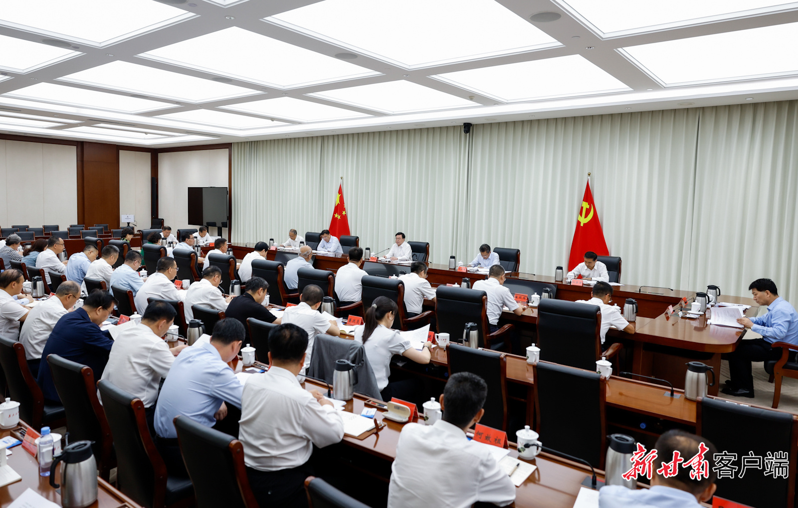 7月25日，中共甘肃省委在兰州召开半年经济工作专题协商座谈会，通报全省上半年经济运行情况，听取省级各民主党派、工商联和无党派人士代表意见建议。新甘肃·甘肃日报记者　孟捷