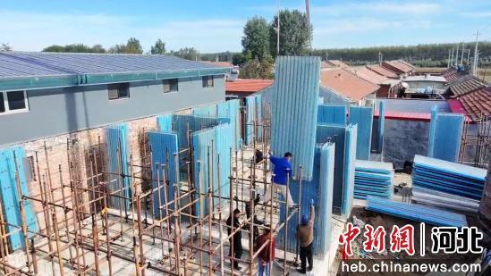 图为香河县装配式农房施工现场。 王巍 摄