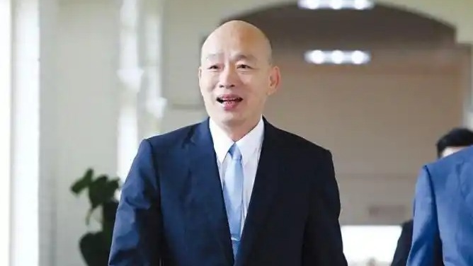 韩国瑜讽民进党大罢免没理由：我头发太少，主持不好看，也可罢免