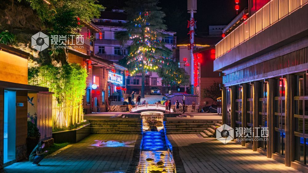 2025年7月19日在江西省井冈山景区凌云街拍摄的画面。