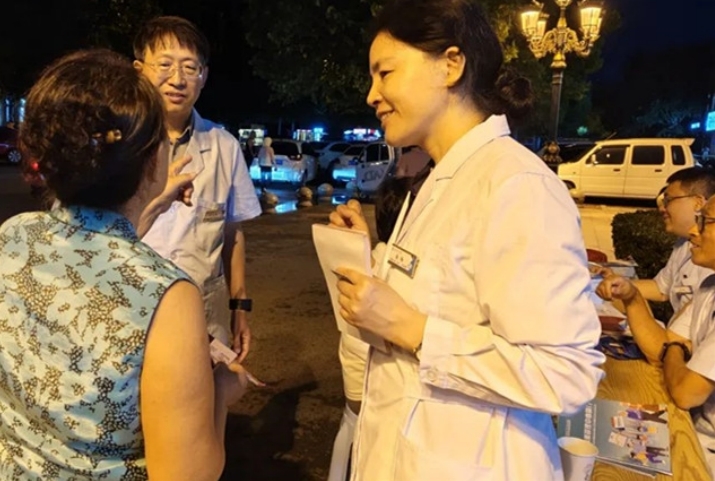 便民服务“面对面”！沧州市第三医院“健康夜市”摆到居民“家门口”
