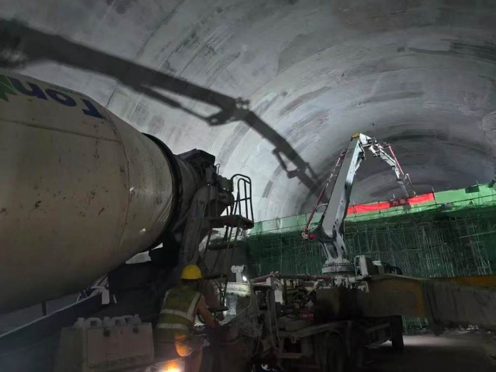 轨道交通18号线北延工程重庆站施工现场。中国交建供图