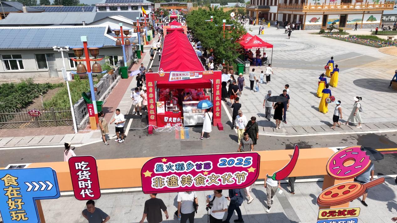 非遗美食文化节小吃摊位（桦川县融媒体中心供图）