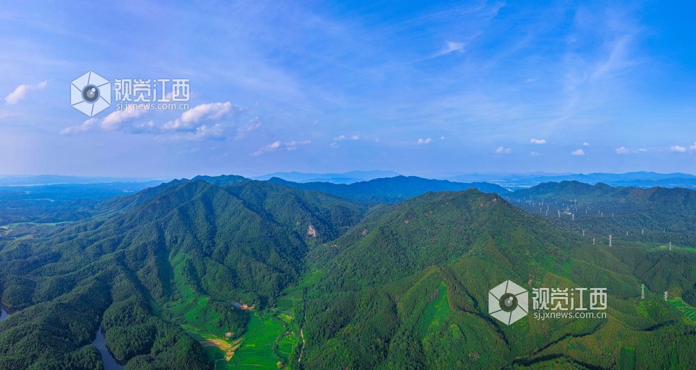 2025年7月15日在江西省吉安市峡江县覆箱峰拍摄的画面。