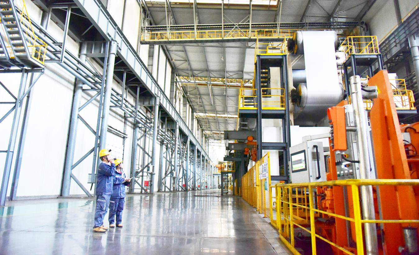 图为河钢集团承德钒钛冷轧生产车间。（河钢供图）