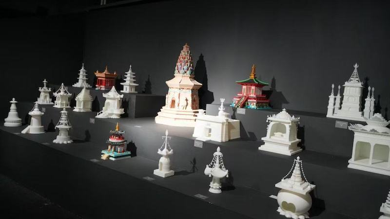 展览现场,周真如以3D打印制作出了20余件“佛塔模型”。