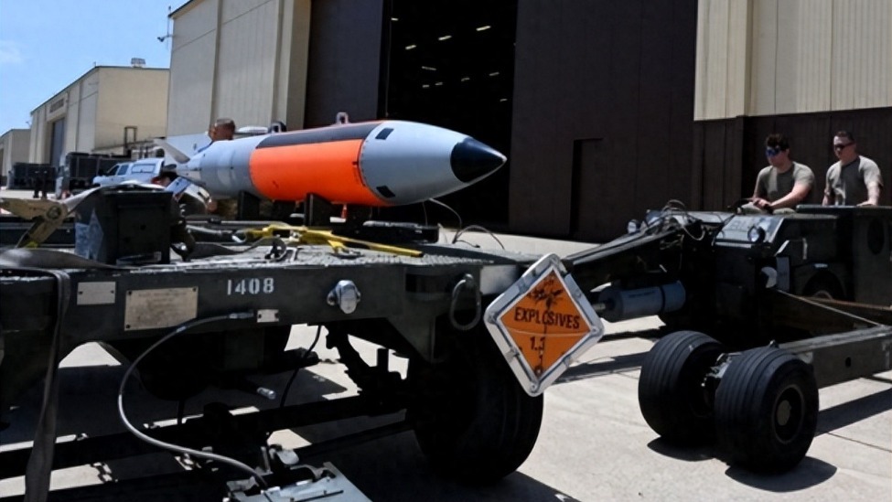 美国时隔十多年再次在英国部署核武器