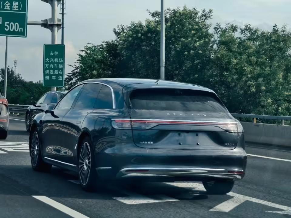 鸿蒙智行享界S9T实车照曝光,正路测产品功能和性能