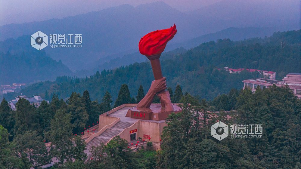 2025年7月19日在江西省井冈山景区凌云街拍摄的画面。