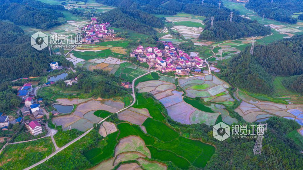 2025年7月15日在江西省吉安市峡江县覆箱峰拍摄的画面。