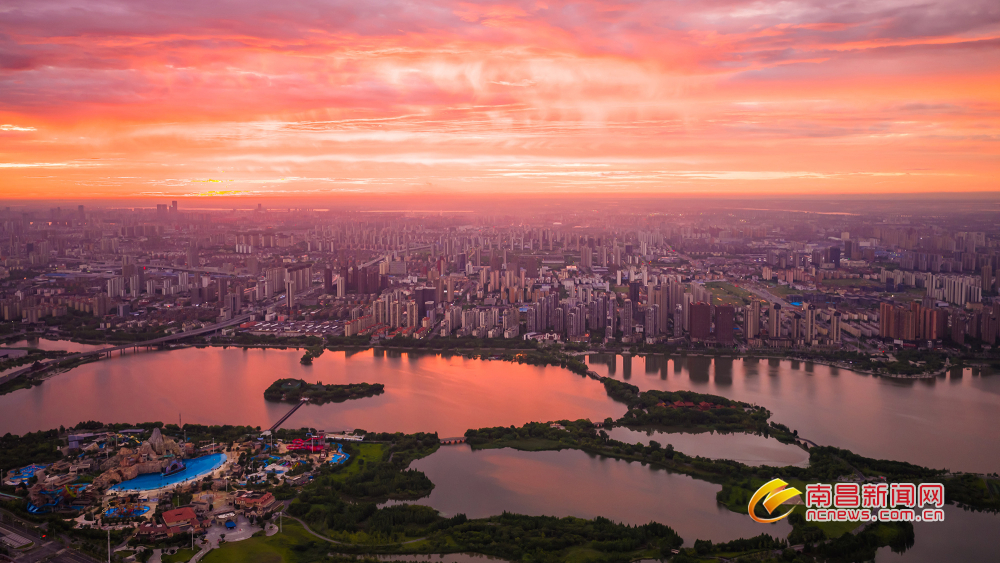 南昌：霞映豫章（图）