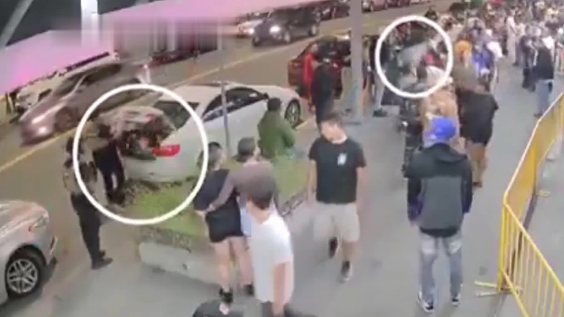 危险预判！美国一保安察觉有人不对劲提前去取枪，在其开枪后及时击毙