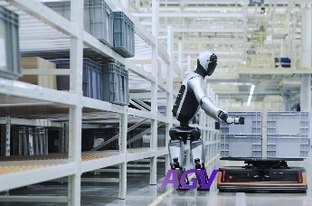 永不停机！全球首个自主换电人形机器人来了