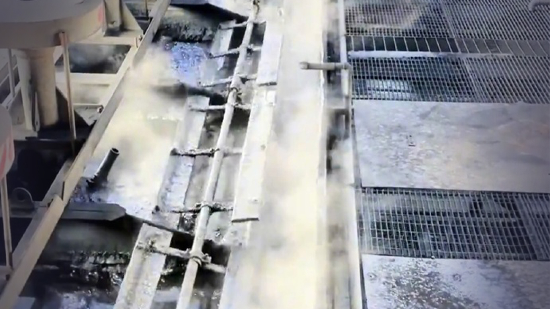 痛心！6名大学生在内蒙古企业参观学习时坠入浮选槽溺亡 ，“里面类似于泥石流，人掉进去动不了”