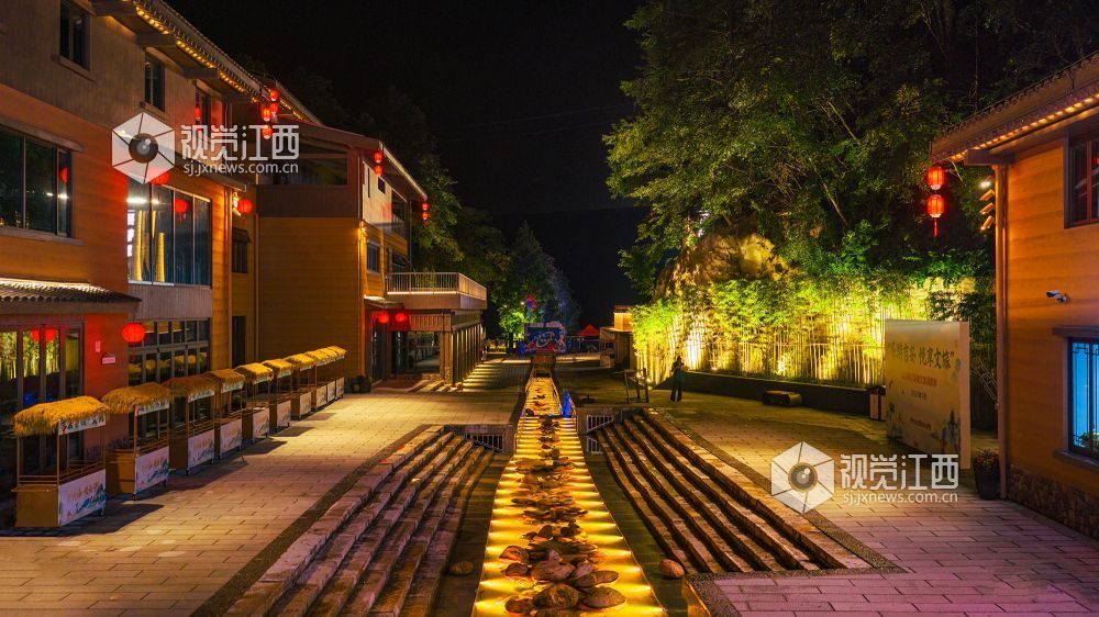 2025年7月19日在江西省井冈山景区凌云街拍摄的画面。