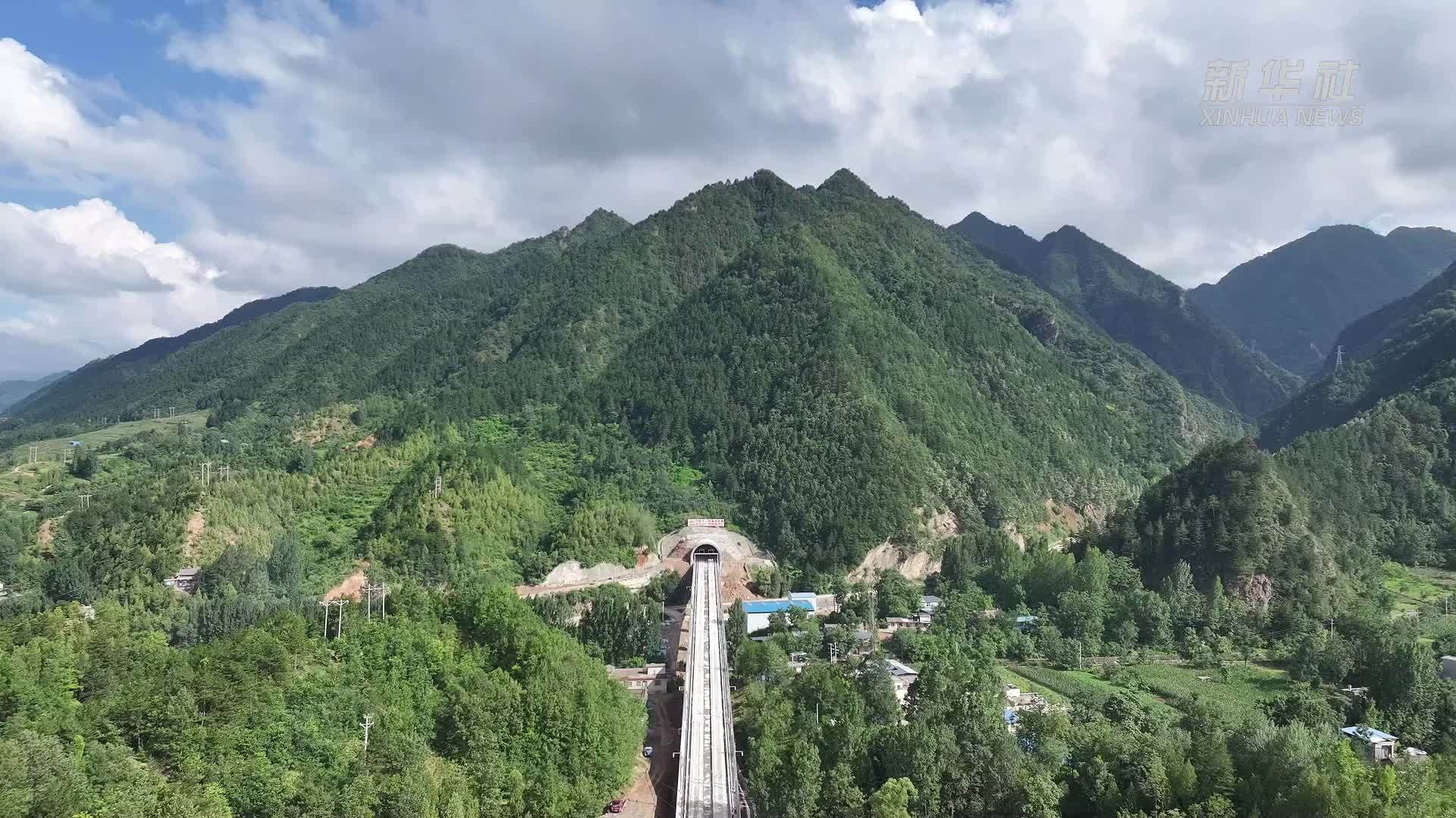 西十高铁陕西段全线隧道全部贯通