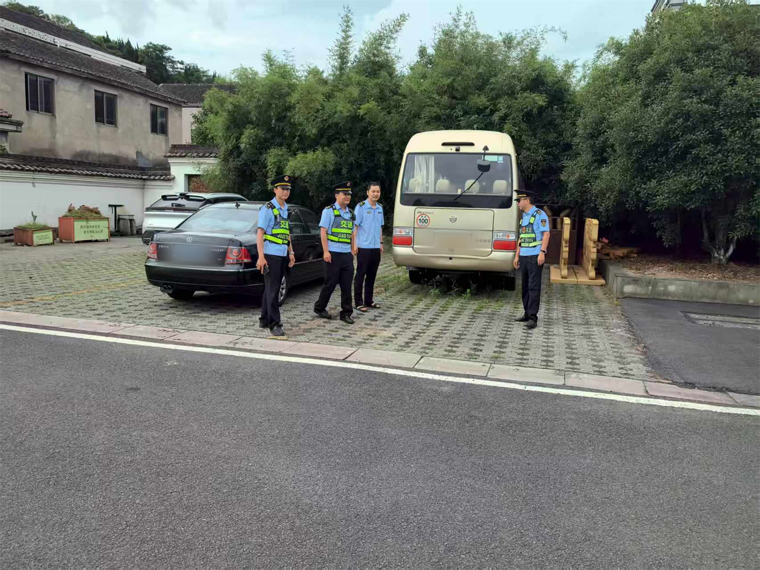 “白+黑”严查不松懈！多部门执法联合出击，为暑期出行拧紧“安全阀”