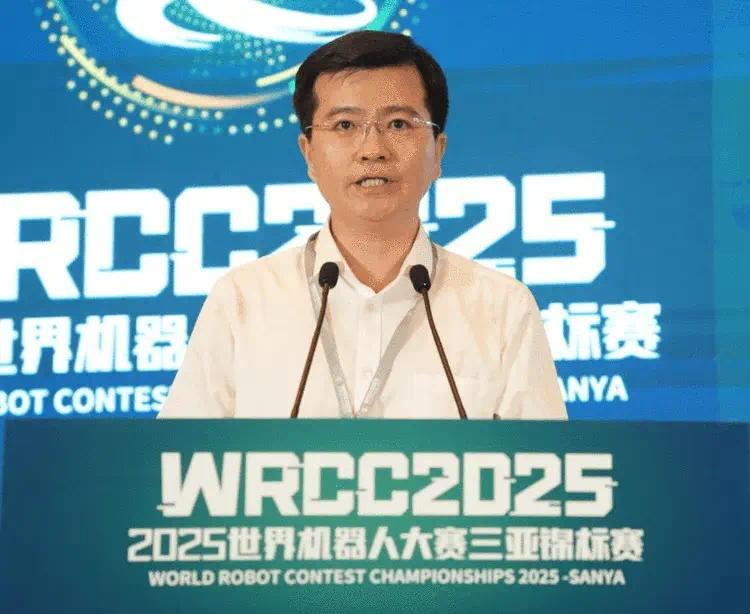 三亚市人民政府党组成员、副市长范维正致辞