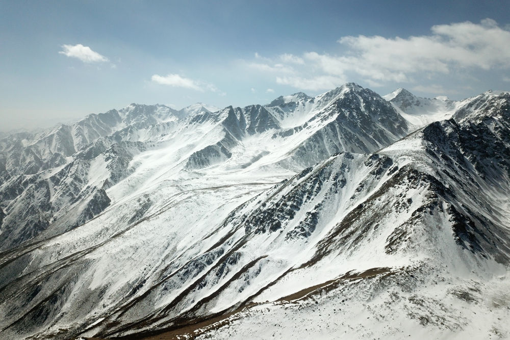 甘肃省张掖市肃南县巴尔斯雪山生态旅游景区一景　新华社记者　范培珅　摄
