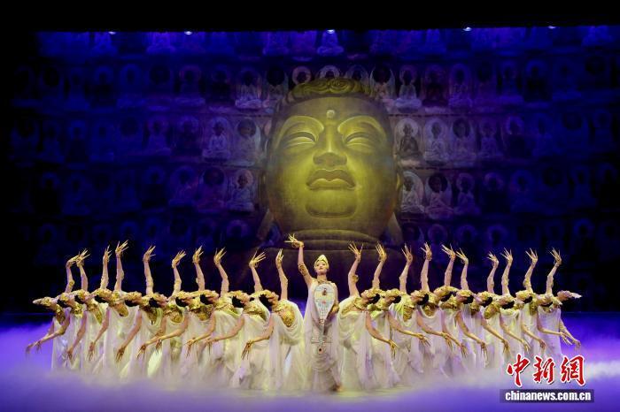 7月18日晚，舞剧《丝路花雨》2025兰州驻场演出在甘肃黄河剧院启幕。甘肃演艺集团供图
