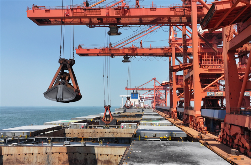 河北唐山港今年上半年货物吞吐量稳中有升（3）.jpg