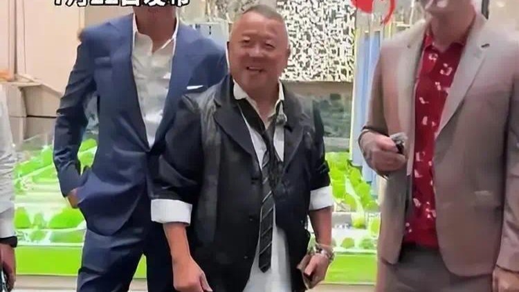 贪财好色没底线，曾志伟辜负了很多人，却把唯一的温柔留给郑欣宜封面图