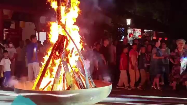 篝火嗨锅舞起来 崆峒群众共享盛宴_凤凰网视频_凤凰网