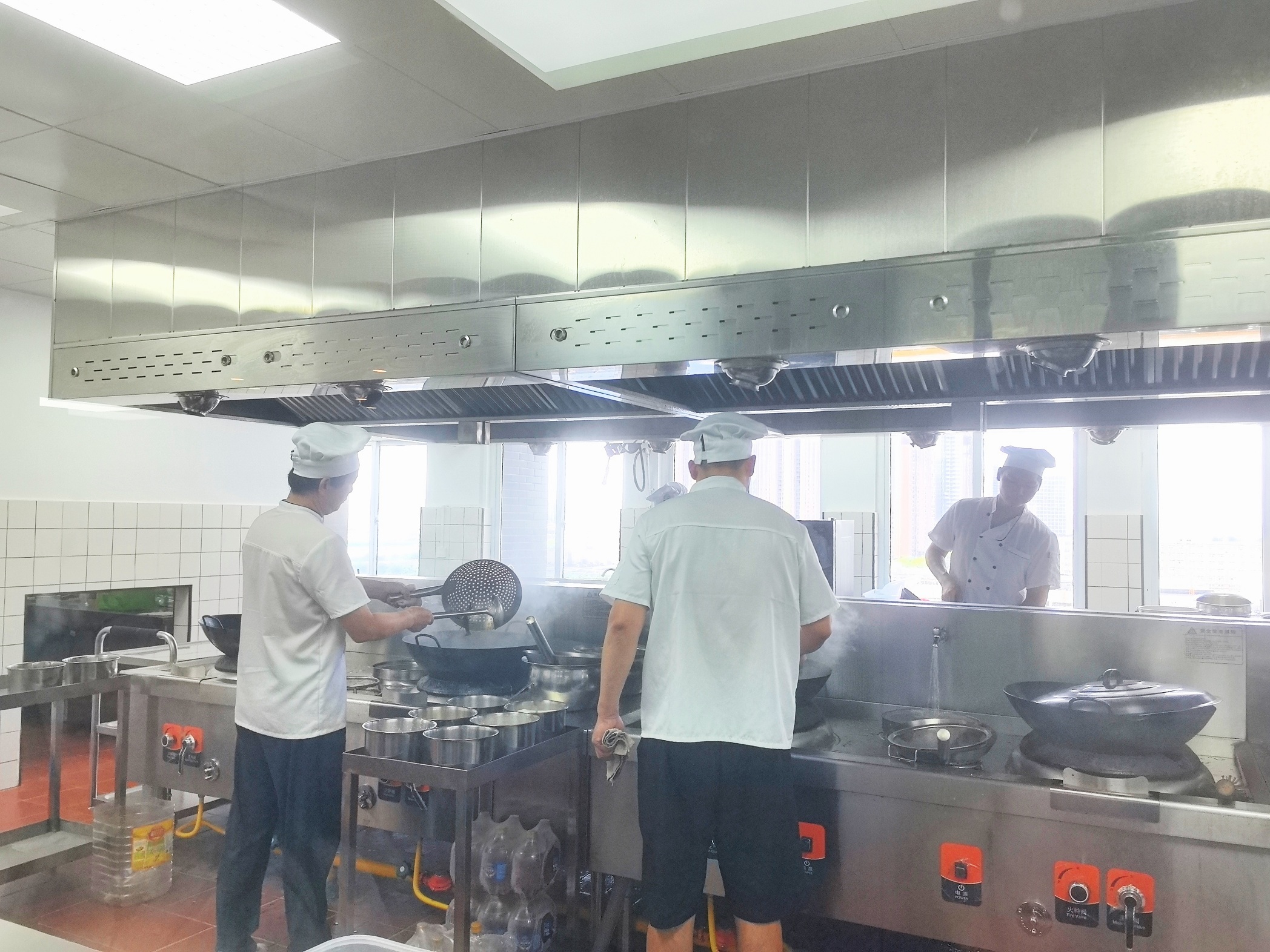 一小时达！“潜江龙虾”武汉中央厨房刷新“美味时速”