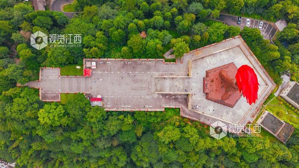 2025年7月19日在江西省井冈山景区凌云街拍摄的画面。